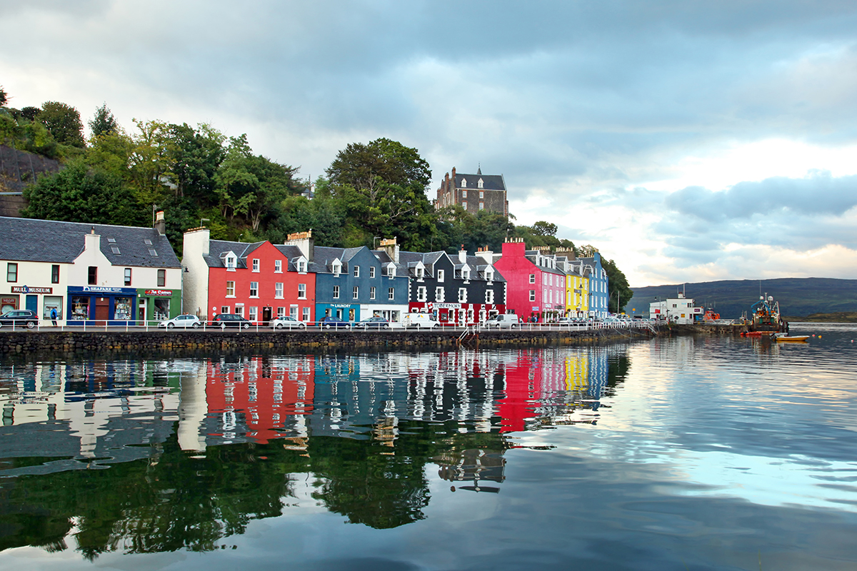 UK Western Scotland Isle of Mull Colorful town of Tobermory - ca